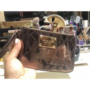 ✨Michael Kors Wristlet✨